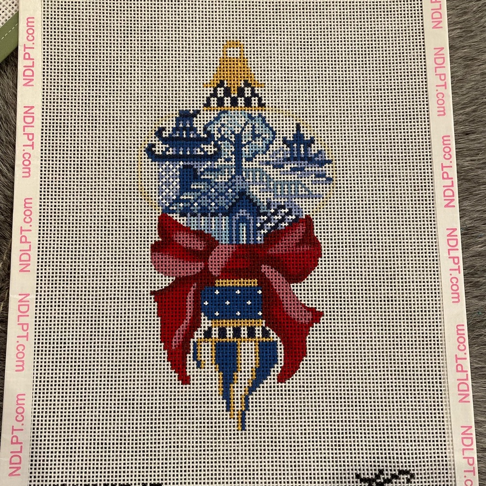 Kelly Clark Needlepoint

Chinoiserie Double Ball needlepoint canvas